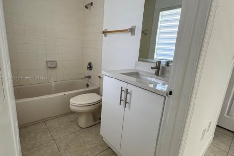Townhouse in Homestead, Florida 3 bedrooms, 120.96 sq.m. № 1923063 - photo 11