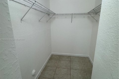 Townhouse in Homestead, Florida 3 bedrooms, 120.96 sq.m. № 1923063 - photo 12