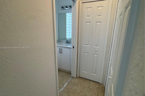 Townhouse in Homestead, Florida 3 bedrooms, 120.96 sq.m. № 1923063 - photo 6