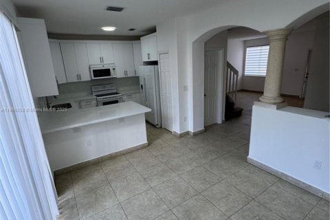 Townhouse in Homestead, Florida 3 bedrooms, 120.96 sq.m. № 1923063 - photo 2