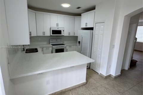 Townhouse in Homestead, Florida 3 bedrooms, 120.96 sq.m. № 1923063 - photo 1