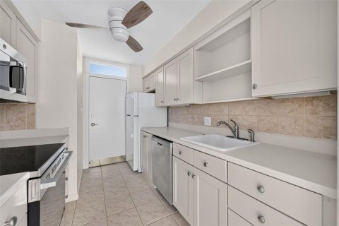 Condominio en alquiler en Winter Park, Florida, 2 dormitorios, 99.78 m2 № 2237664 - foto 13