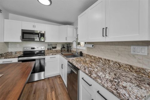 Villa ou maison à vendre à Largo, Floride: 3 chambres, 87.33 m2 № 1847266 - photo 10