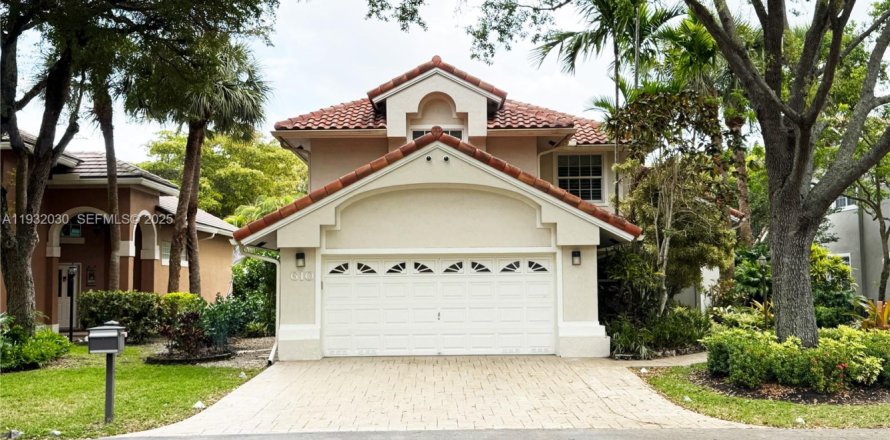 House in Pompano Beach, Florida 3 bedrooms, 236.53 sq.m. № 1990562