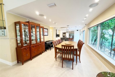 House in Pompano Beach, Florida 3 bedrooms, 236.53 sq.m. № 1990562 - photo 10