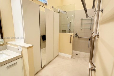 House in Pompano Beach, Florida 3 bedrooms, 236.53 sq.m. № 1990562 - photo 25