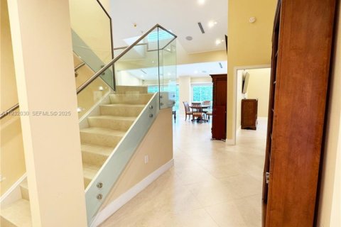 House in Pompano Beach, Florida 3 bedrooms, 236.53 sq.m. № 1990562 - photo 3