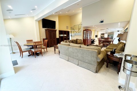 House in Pompano Beach, Florida 3 bedrooms, 236.53 sq.m. № 1990562 - photo 8