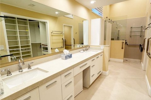 House in Pompano Beach, Florida 3 bedrooms, 236.53 sq.m. № 1990562 - photo 24