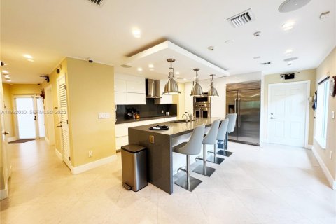 House in Pompano Beach, Florida 3 bedrooms, 236.53 sq.m. № 1990562 - photo 11