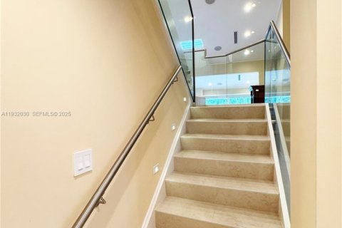 House in Pompano Beach, Florida 3 bedrooms, 236.53 sq.m. № 1990562 - photo 29