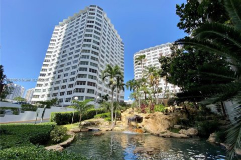 Снять в аренду кондоминиум в Майами, Флорида 1 спальня, 91.97м2, № 1964527 - фото 1
