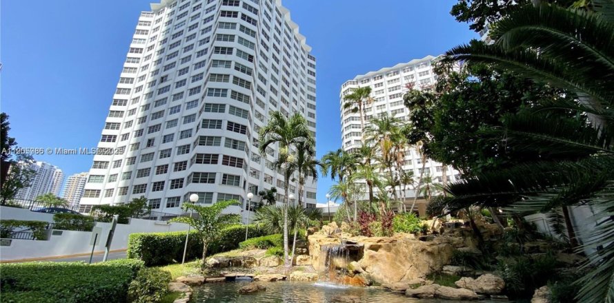 Кондоминиум с 1 спальней в Майами, Флорида № 1964527