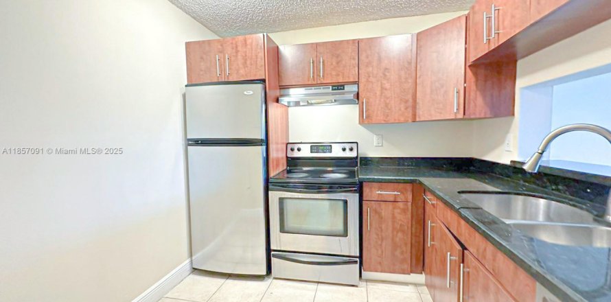 Condo in Miami, Florida, 2 bedrooms  № 1962937