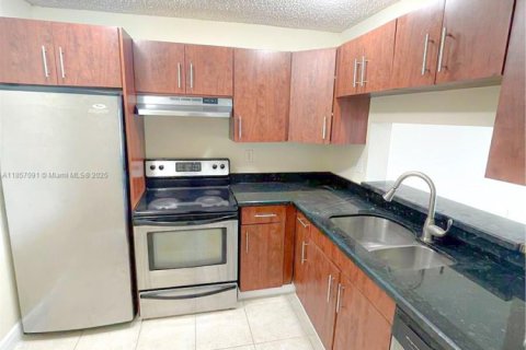 Condo in Miami, Florida, 2 bedrooms  № 1962937 - photo 6