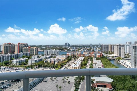 Condo in Sunny Isles Beach, Florida, 2 bedrooms  № 2002587 - photo 21