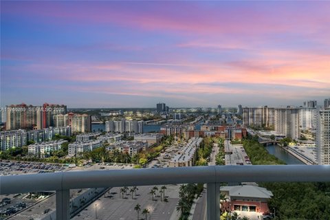 Condo in Sunny Isles Beach, Florida, 2 bedrooms  № 2002587 - photo 19