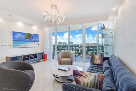 Condo in Sunny Isles Beach, Florida, 2 bedrooms  № 2002587 - photo 5