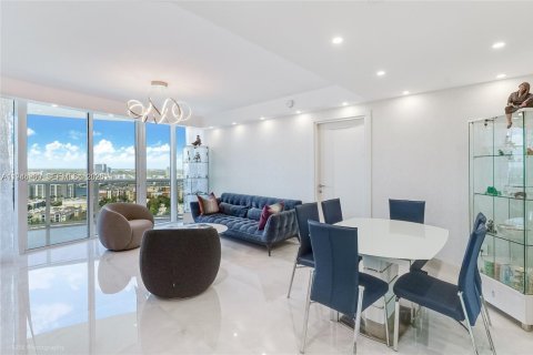 Condo in Sunny Isles Beach, Florida, 2 bedrooms  № 2002587 - photo 6