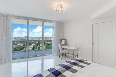 Condo in Sunny Isles Beach, Florida, 2 bedrooms  № 2002587 - photo 12