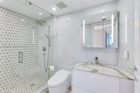 Condo in Sunny Isles Beach, Florida, 2 bedrooms  № 2002587 - photo 18