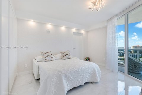 Condo in Sunny Isles Beach, Florida, 2 bedrooms  № 2002587 - photo 16