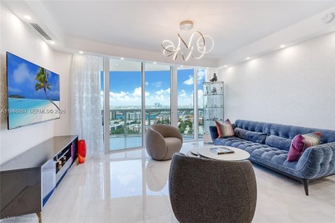 Condo in Sunny Isles Beach, Florida, 2 bedrooms  № 2002587 - photo 4