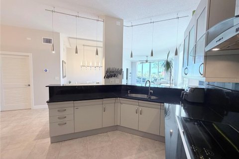 Condo in Hutchinson Island South, Florida, 3 bedrooms № 2231536 - photo 20