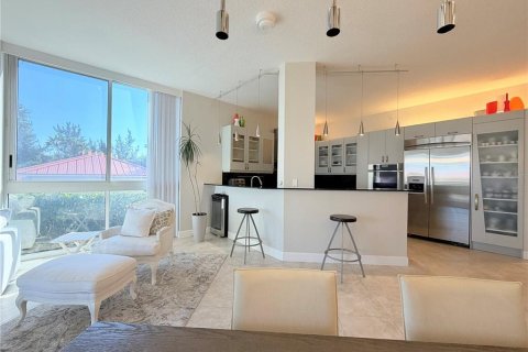 Condo in Hutchinson Island South, Florida, 3 bedrooms № 2231536 - photo 11