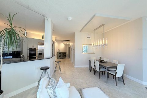 Condo in Hutchinson Island South, Florida, 3 bedrooms № 2231536 - photo 12