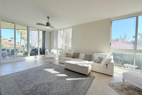Condo in Hutchinson Island South, Florida, 3 bedrooms № 2231536 - photo 6