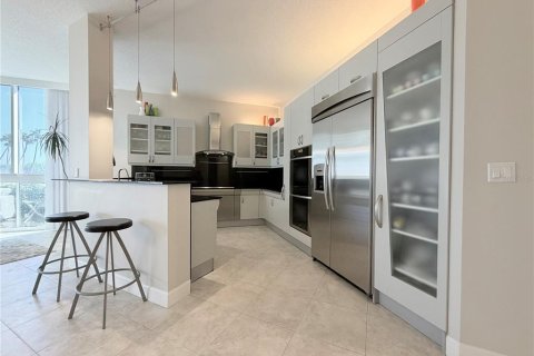 Condo in Hutchinson Island South, Florida, 3 bedrooms № 2231536 - photo 19