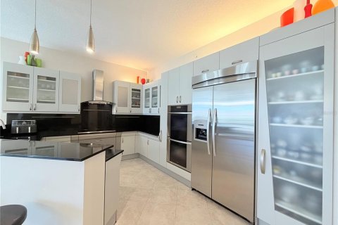 Condo in Hutchinson Island South, Florida, 3 bedrooms № 2231536 - photo 17