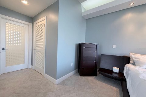 Condo in Hutchinson Island South, Florida, 3 bedrooms № 2231536 - photo 29