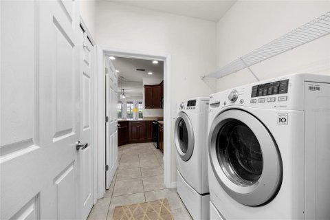 Townhouse in Newberry, Florida 2 bedrooms, 110 sq.m. № 1775569 - photo 17