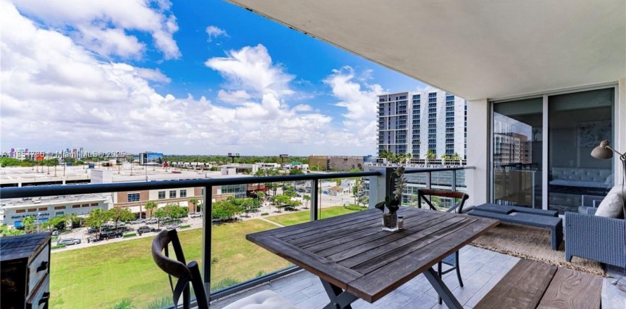 Condo in Miami, Florida, 2 bedrooms № 1888019