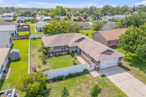 House in Port Orange, Florida 3 bedrooms, 168.25 sq.m. № 1757284 - photo 3