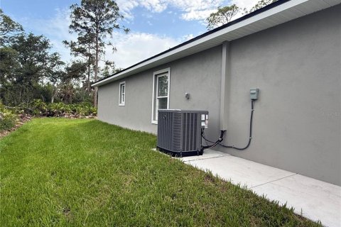 Villa ou maison à vendre à Port Charlotte, Floride: 4 chambres, 167.5 m2 № 2211590 - photo 8