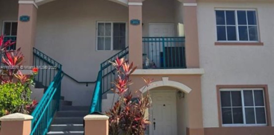 Condo in Homestead, Florida, 2 bedrooms № 1727931