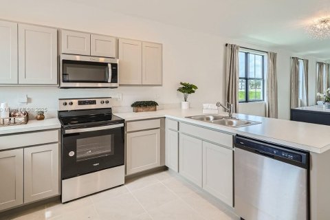 Townhouse in Florida City, Florida 3 bedrooms № 1864600 - photo 14