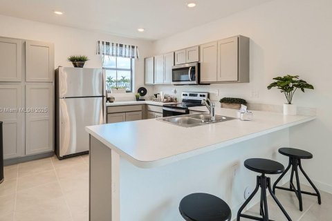 Townhouse in Florida City, Florida 3 bedrooms № 1864600 - photo 17