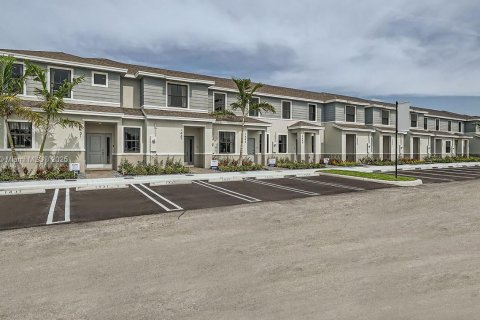Townhouse in Florida City, Florida 3 bedrooms № 1864600 - photo 1