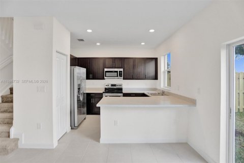 Adosado en venta en Homestead, Florida, 3 dormitorios, 137.77 m2 № 2057938 - foto 5