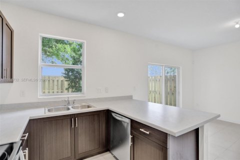 Adosado en venta en Homestead, Florida, 3 dormitorios, 137.77 m2 № 2057938 - foto 3