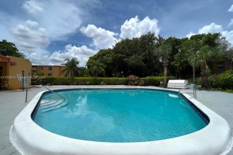 Condominio en venta en Deerfield Beach, Florida, 1 dormitorio, 64.57 m2 № 1967756 - foto 12