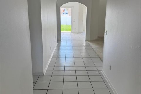 House in Kissimmee, Florida 4 bedrooms, 185.15 sq.m. № 2208340 - photo 3
