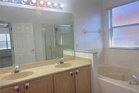 Villa ou maison à louer à Kissimmee, Floride: 4 chambres, 185.15 m2 № 2208340 - photo 16