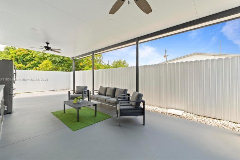 House in Hialeah, Florida 4 bedrooms, 155.15 sq.m. № 1872130 - photo 24