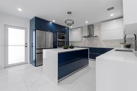 House in Hialeah, Florida 4 bedrooms, 155.15 sq.m. № 1872130 - photo 6
