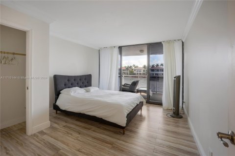 Condo in Hollywood, Florida, 2 bedrooms  № 1695207 - photo 9